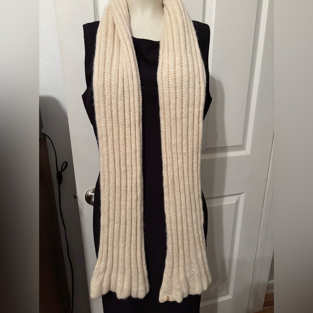 American Eagle scarf
